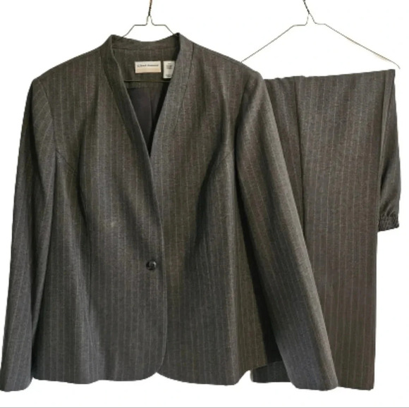 Alfred Dunner Grey 2 piece Suit - Picture 1 of 14